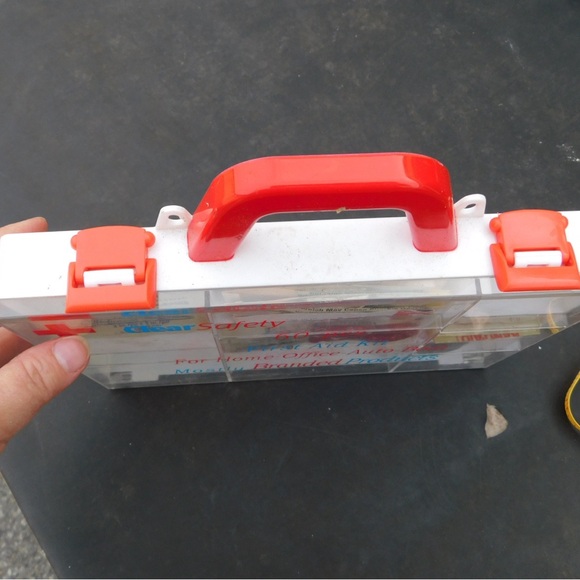 First Aid Kit Vintage Handle Box - Picture 6 of 6